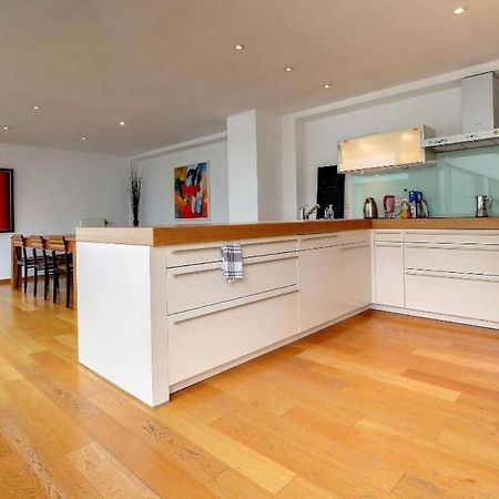 Down Town Spacious Duplex With Private Parking & Game Room Bruselas Exterior foto
