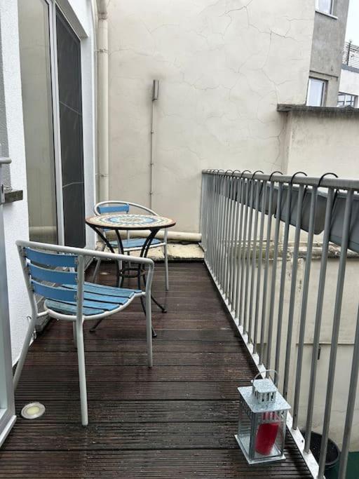 Down Town Spacious Duplex With Private Parking & Game Room Bruselas Exterior foto