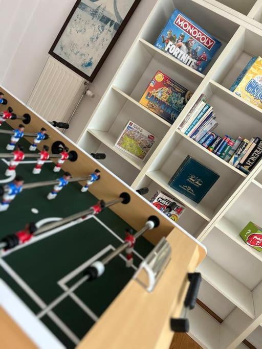 Down Town Spacious Duplex With Private Parking & Game Room Bruselas Exterior foto