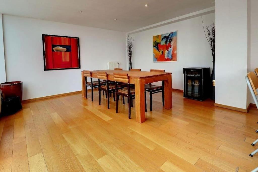 Down Town Spacious Duplex With Private Parking & Game Room Bruselas Exterior foto