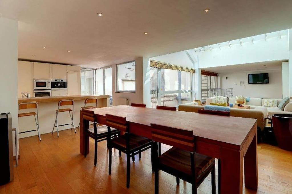 Down Town Spacious Duplex With Private Parking & Game Room Bruselas Exterior foto