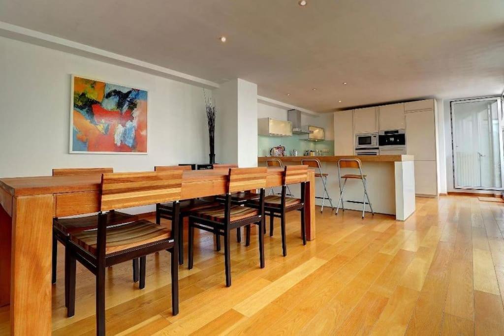 Down Town Spacious Duplex With Private Parking & Game Room Bruselas Exterior foto